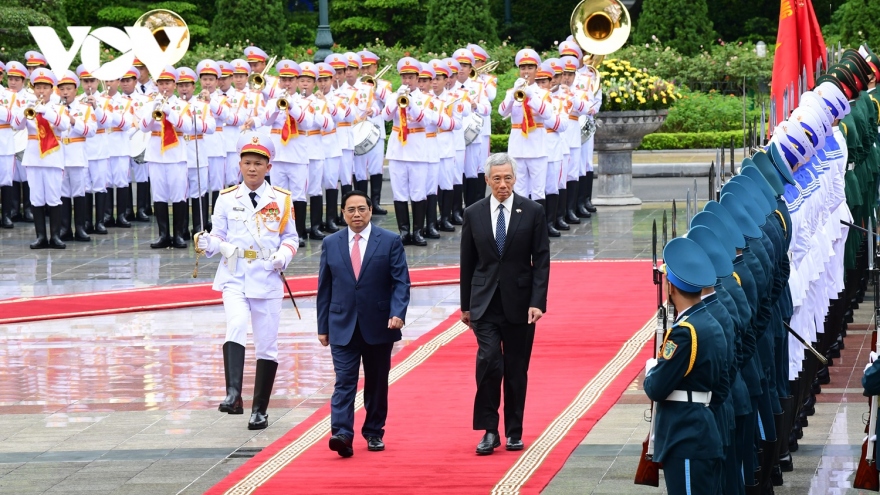 Thủ tướng Phạm Minh Chính chủ trì lễ đón chính thức Thủ tướng Singapore