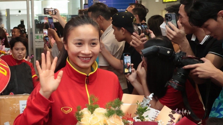 ĐT nữ Việt Nam được chào đón cuồng nhiệt khi về nước sau World Cup nữ 2023