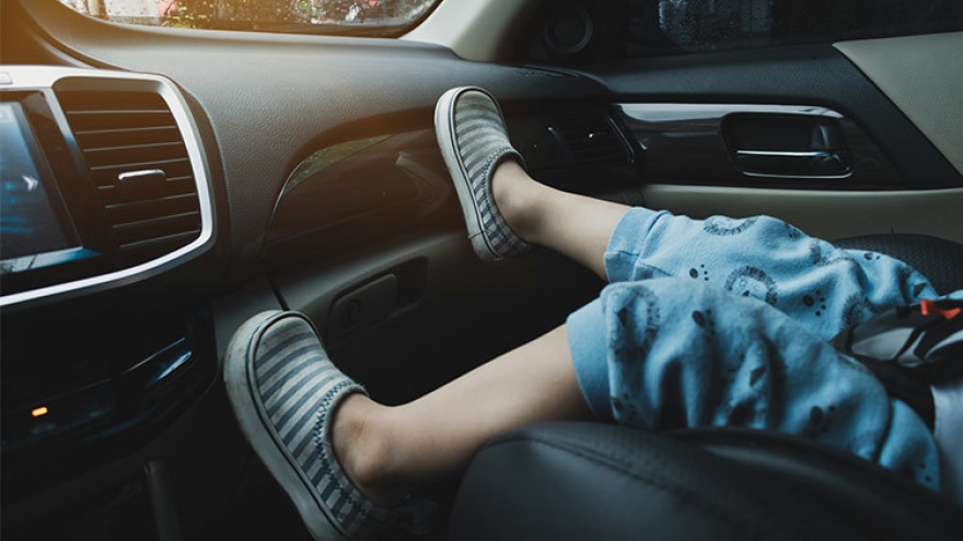 Ghế ngồi chuyên dụng cho trẻ em trên ô tô: Cần lộ trình cụ thể