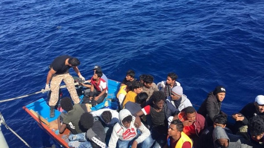 Hy Lạp giải cứu hàng chục người di cư ngoài khơi phía Tây Nam