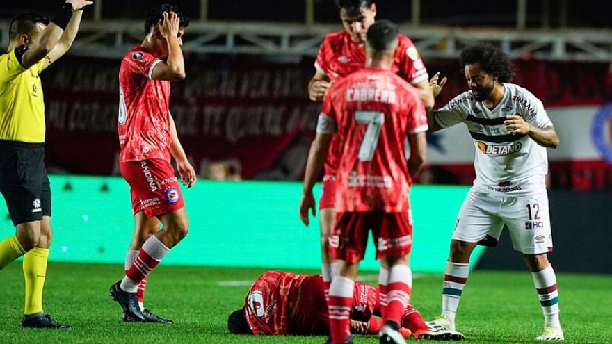Marcelo bật khóc sau khi khiến đối thủ dính chấn thương kinh hoàng