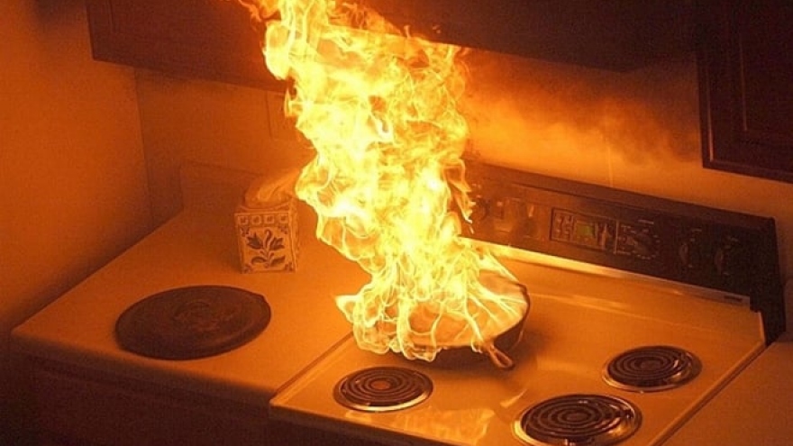 Những thứ dễ gây cháy nổ không nên đặt cạnh bếp