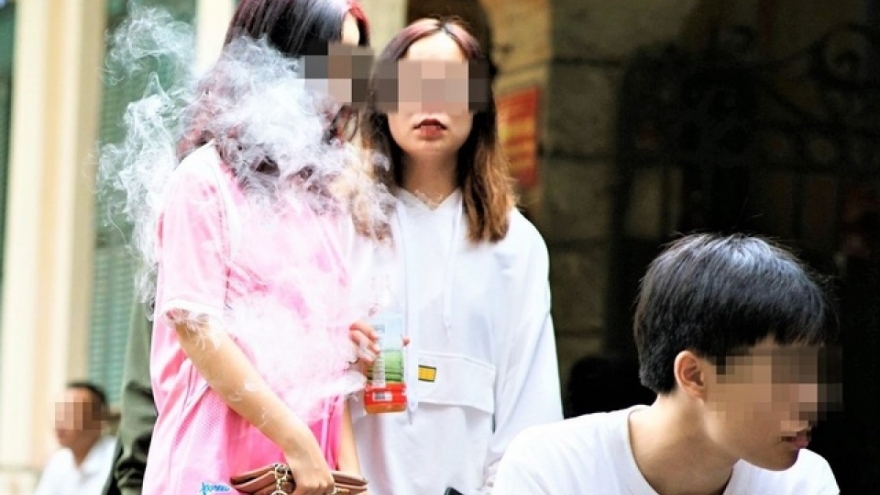 Kiểm soát thuốc lá mới tiếp cận giới trẻ: Luật nghiêm, thực thi yếu
