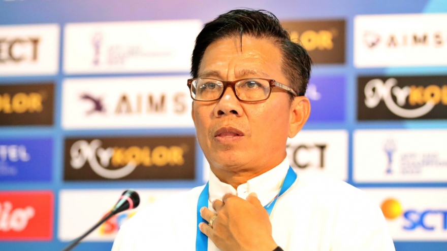 HLV Hoàng Anh Tuấn đi “soi giò” đối thủ của U23 Việt Nam ở chung kết