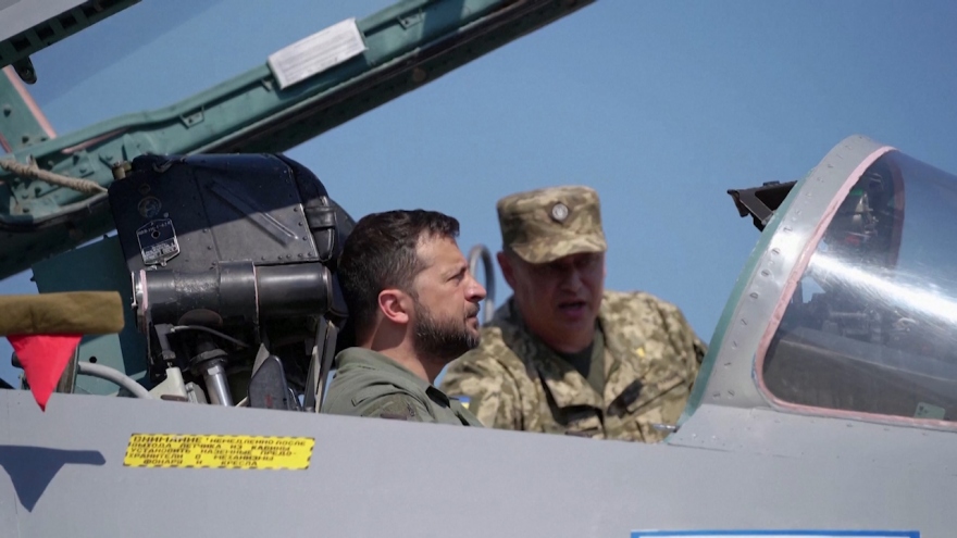 Tổng thống Ukraine kiểm tra hệ thống phòng không do phương Tây cung cấp