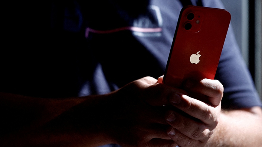 Pháp hủy lệnh cấm iPhone 12 nhờ bản cập nhật mới