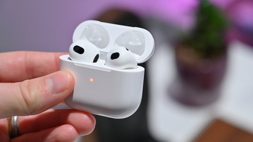 Người phụ nữ nuốt AirPod vì tưởng nhầm là vitamin