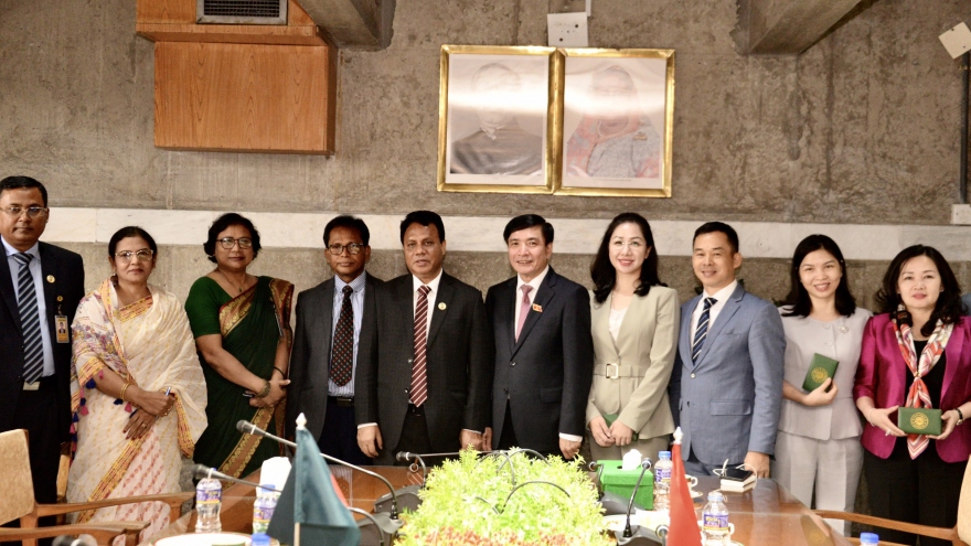 Tổng Thư ký Quốc hội Bùi Văn Cường làm việc với Tổng Thư ký Quốc hội Bangladesh