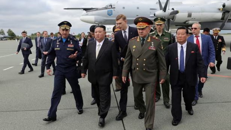 Nhà lãnh đạo Triều Tiên thị sát máy bay ném bom có khả năng hạt nhân của Nga
