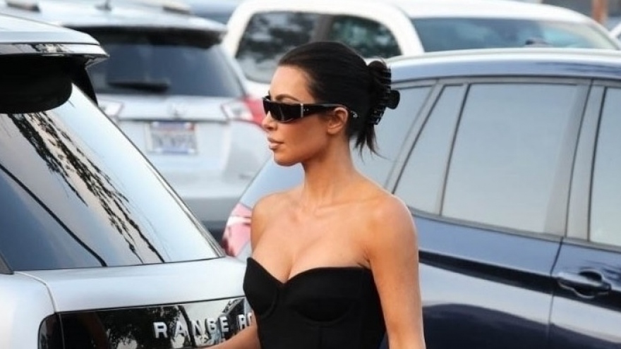 Kim Kardashian gợi cảm xuống phố