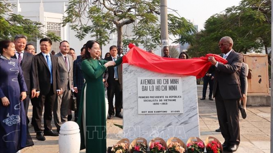 Phó Chủ tịch nước dự lễ khai trương biển tên và dâng hoa tại Đại lộ Hồ Chí Minh