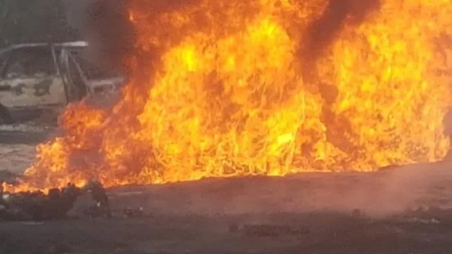 Khoảnh khắc ngọn lửa nhấn chìm cửa hàng xăng dầu ở Benin