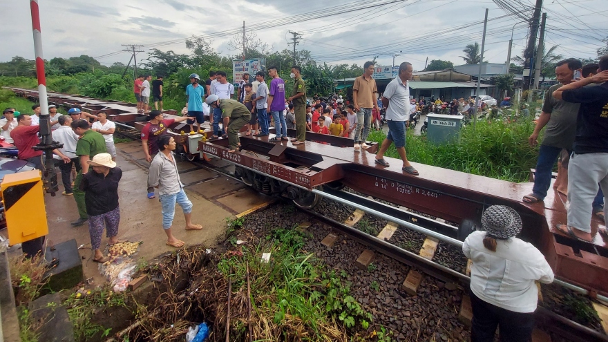 Va chạm với tàu hỏa tại Đồng Nai﻿, 2 người trên xe máy tử vong