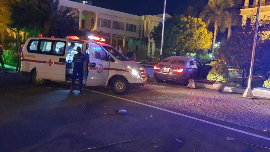 Người lái xe ô tô tông vào cổng trụ sở UBND tỉnh Khánh Hòa đã tử vong