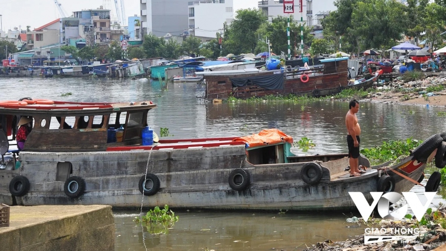 Xóm thương hồ trên dòng Kênh Tẻ