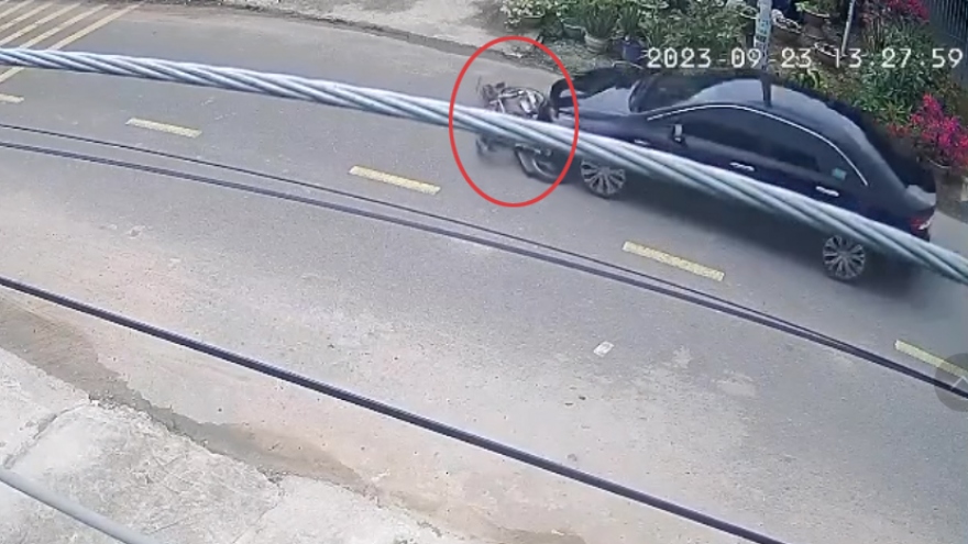 Làm rõ video ô tô kéo lê xe máy trên đường ở Bình Dương