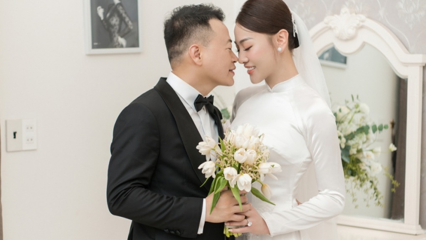 Chuyện showbiz: Phương Oanh mang thai con đầu lòng trước thềm hôn lễ với Shark Bình?