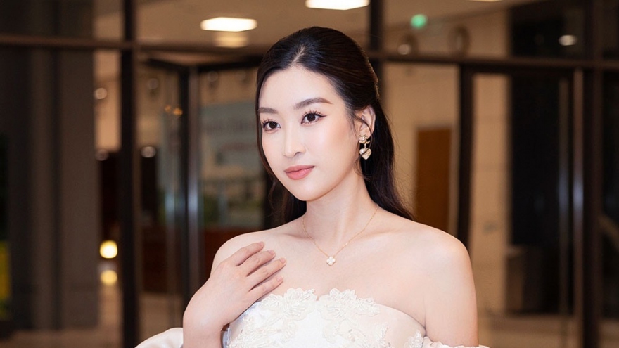 Chuyện showbiz: Hoa hậu Đỗ Mỹ Linh tái xuất sau sinh