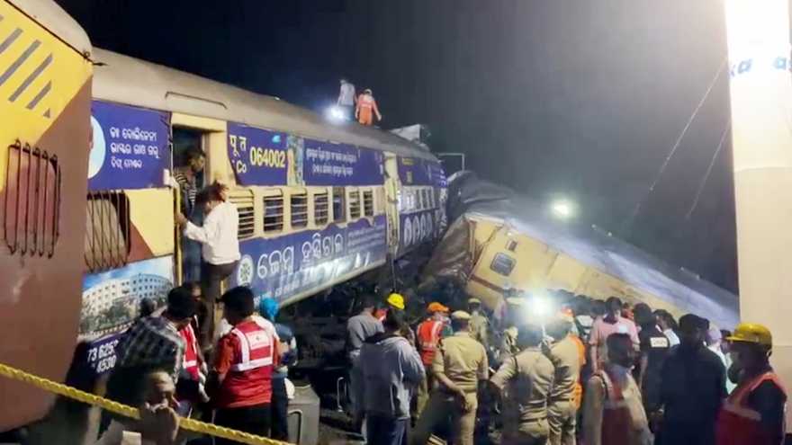 Ít nhất 8 người chết trong vụ tai nạn tàu hỏa tại Đông Nam Ấn Độ