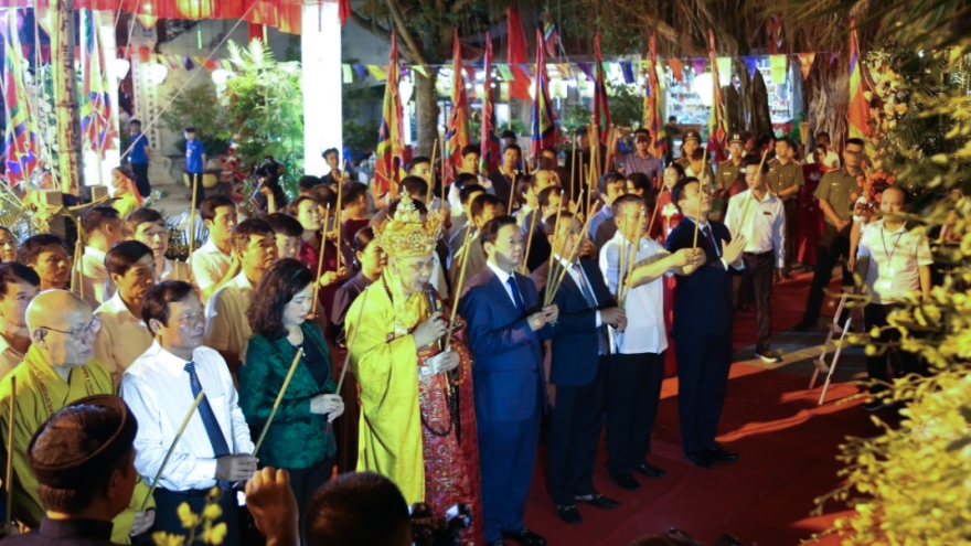 Phó Thủ tướng dâng hương tưởng niệm Hưng Đạo Đại vương Trần Quốc Tuấn