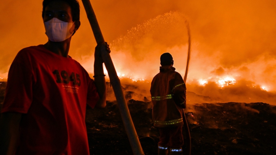 Cháy bãi rác ở Jakarta: Người dân phải sơ tán, nhiều chuyến bay bị ảnh hưởng