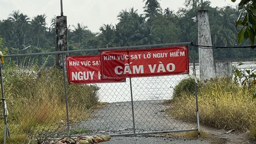 Bến Tre, Cà Mau công bố tình huống khẩn cấp sạt lở bờ sông