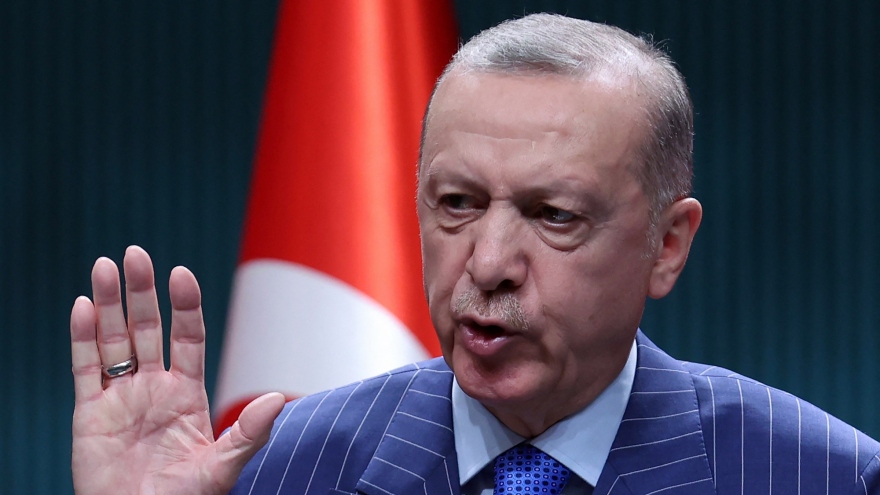 Tổng thống Thổ Nhĩ Kỳ thề tiêu diệt khủng bố, kêu gọi sửa đổi Hiến pháp