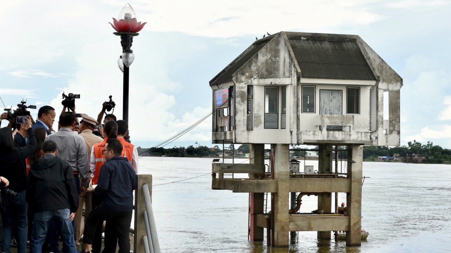 Thủ tướng Thái Lan thị sát tình hình lũ lụt nghiêm trọng ở nhiều địa phương