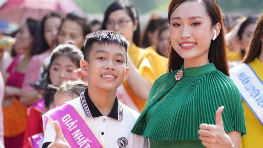 Cậu bé 12 tuổi giành giải Nhất vòng thi "Gương mặt MC triển vọng"