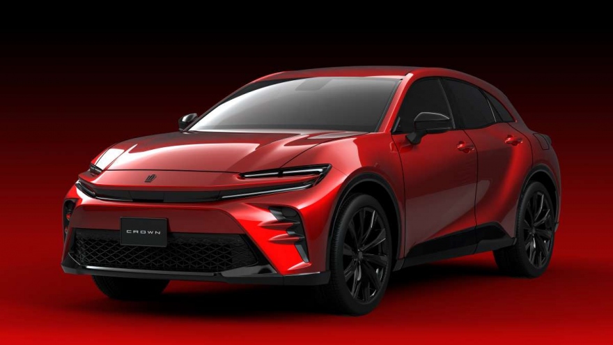 Toyota Crown Sport Hybrid 2024 ra mắt tại Nhật Bản