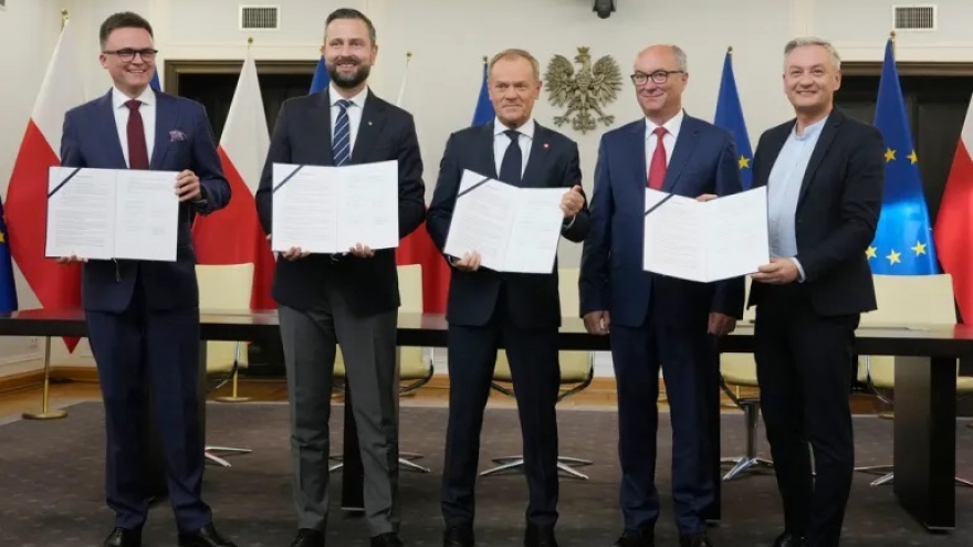 Các đảng đối lập Ba Lan đạt được thỏa thuận liên minh thành lập chính phủ