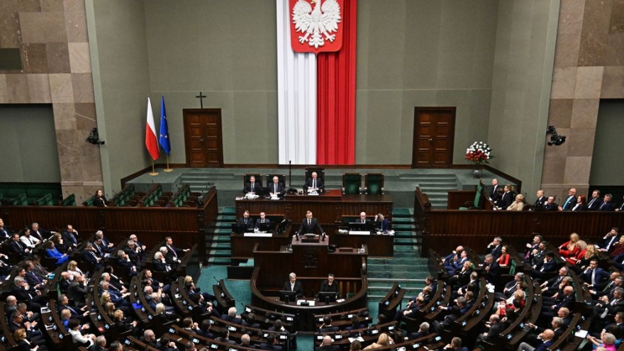 Thủ tướng Ba Lan từ chức, lưỡng viện họp phiên đầu tiên