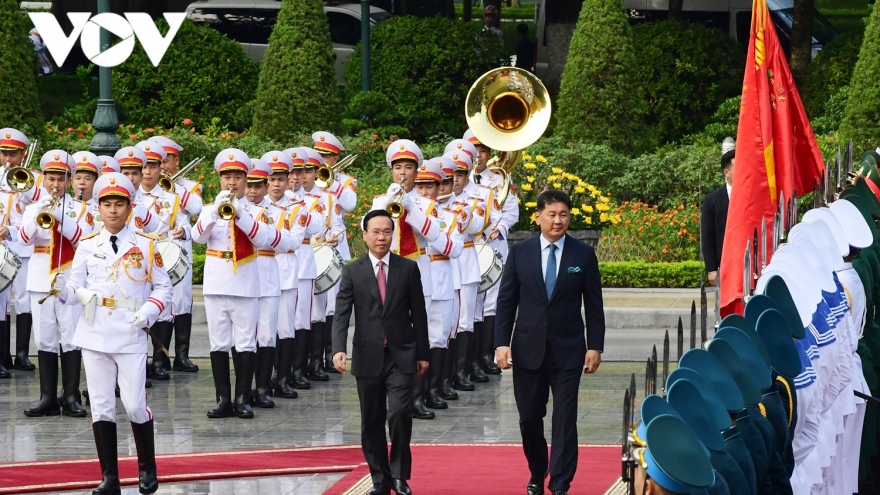 Toàn cảnh Lễ đón Tổng thống Mông Cổ thăm cấp Nhà nước tới Việt Nam