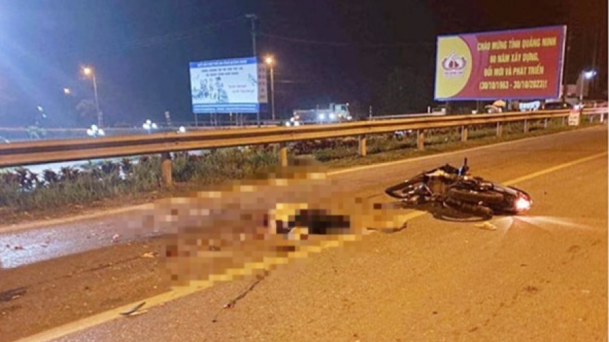 Một người tử vong sau khi va chạm với xe khách ở Quảng Ninh