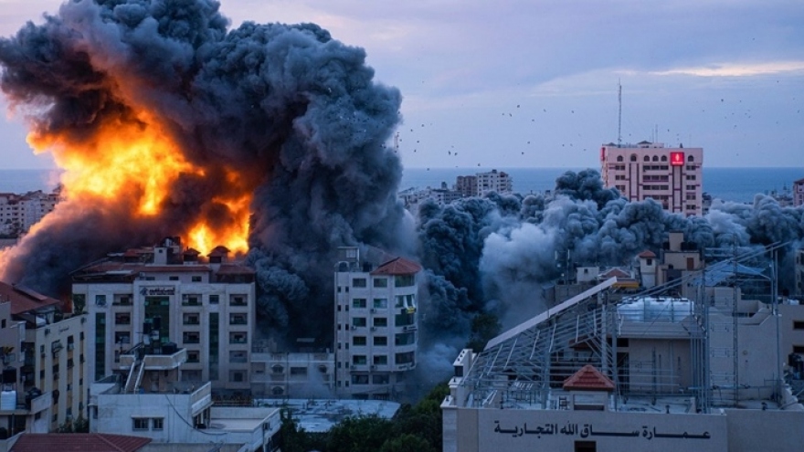 Tìm diệt chỉ huy Hamas, Israel không kích thẳng vào khu tị nạn