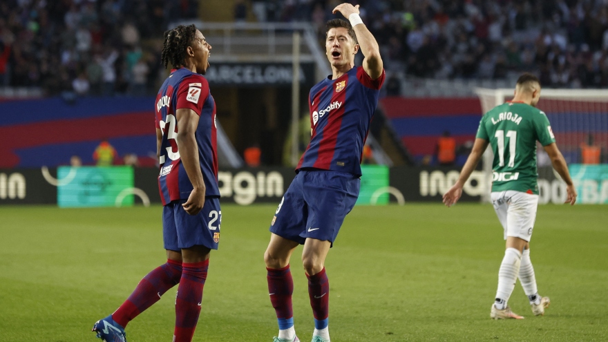 Kết quả bóng đá 13/11: Barca thắng ngược khó tin nhờ Lewandowski