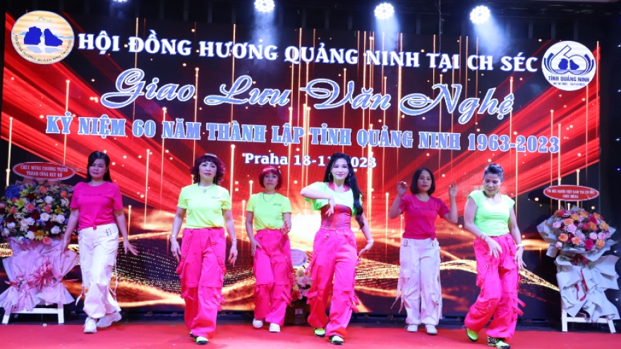 Giao lưu văn nghệ chào mừng 60 năm thành lập tỉnh Quảng Ninh tại Séc