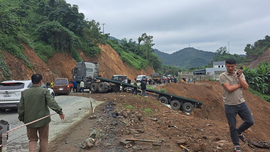 Làm rõ nguyên nhân vụ tại nạn liên hoàn gây ùn tắc 4 km ở Dốc Cun, Hoà Bình
