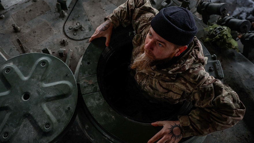 Ukraine chạy đua với thời gian để sửa chữa xe tăng bị Nga phá hủy