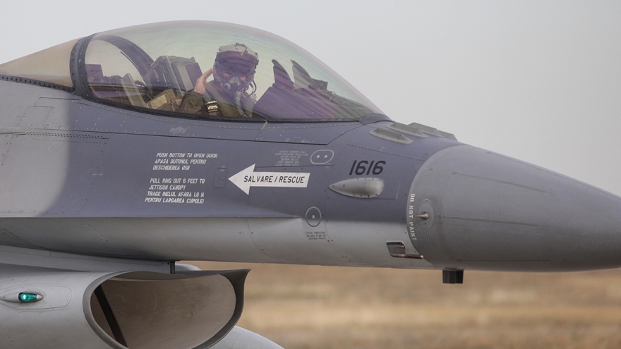 Romania chính thức mở trung tâm huấn luyện phi công Ukraine lái F-16