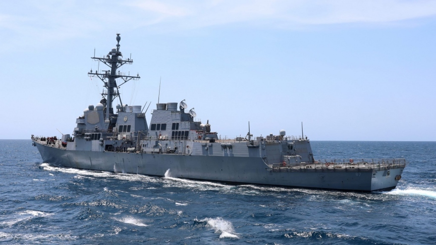 Chiến hạm Mỹ bị tập kích tên lửa ở Vịnh Aden