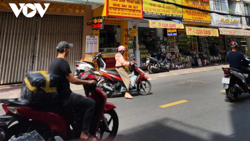 Nóng 24h: Chi tiết vụ nữ tài xế đi Mercedes tông vào nhà cổ ở Hà Nội