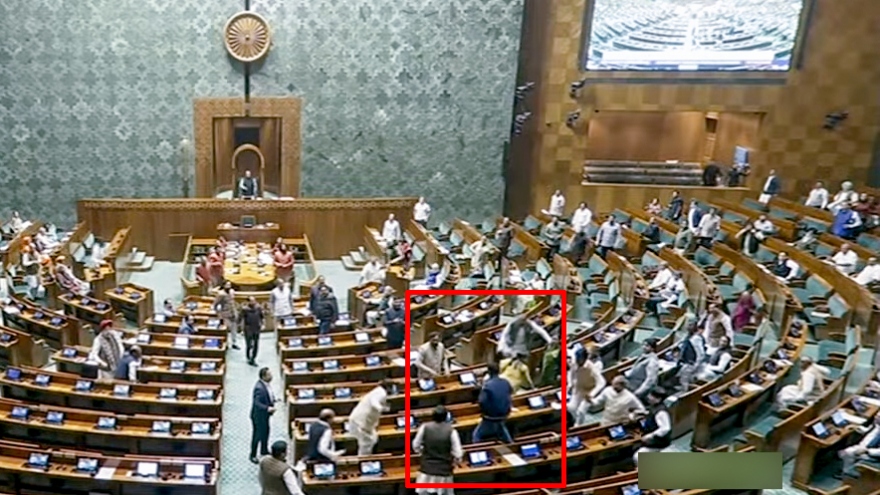 Hạ viện Ấn Độ dừng phiên họp vì 2 đối tượng gây rối đột nhập