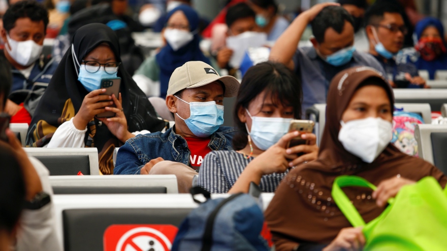 Bệnh viêm phổi bùng phát ở Jakarta, Indonesia hối thúc người dân đeo khẩu trang