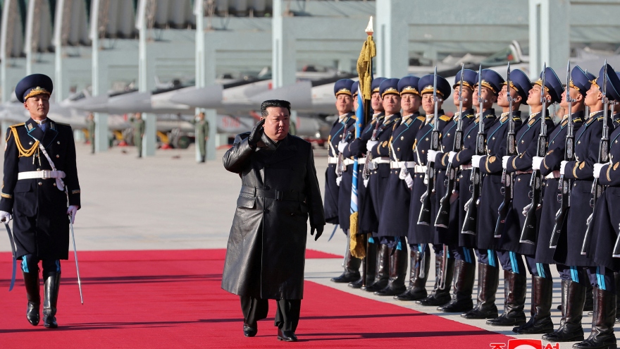 Triều Tiên ra lệnh quân đội sẵn sàng chiến đấu, Hàn Quốc áp thêm trừng phạt