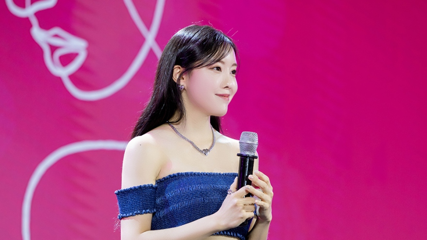 Hyomin (T-ara) tham dự sự kiện ở Hà Nội, gửi nhắn nhủ tới fan bằng tiếng Việt