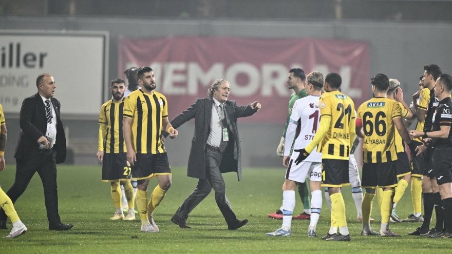 Bóng đá Thổ Nhĩ Kỳ lại xuất hiện hình ảnh xấu sau vụ Chủ tịch CLB đấm trọng tài