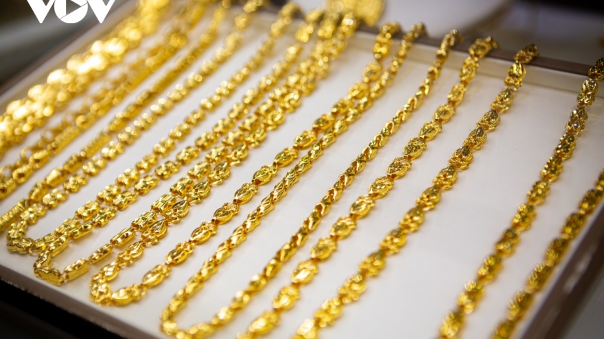 Giá vàng hôm nay 18/2: Vàng SJC cao hơn vàng thế giới gần 19 triệu đồng/lượng