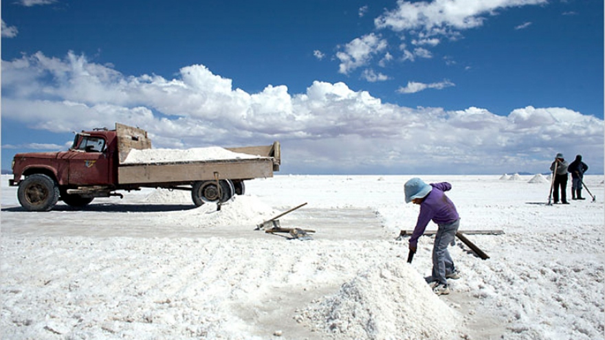 Bolivia khánh thành nhà máy sản xuất lithium đầu tiên