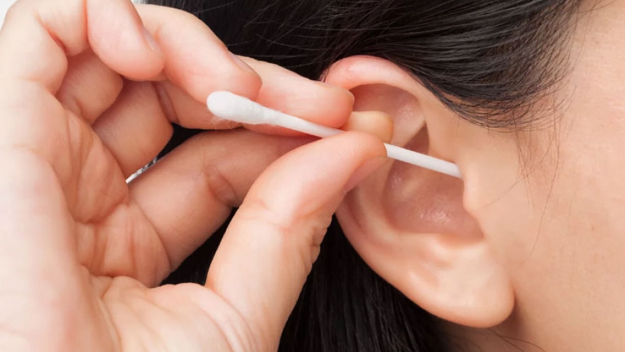 Phải làm gì khi bị ngứa tai?